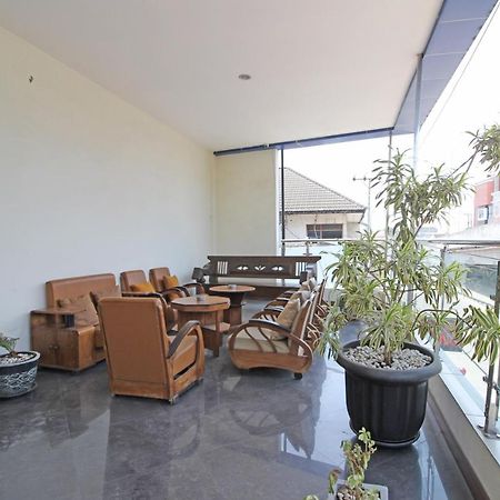 Reddoorz Near Uns Solo Surakarta (Solo) Exterior foto