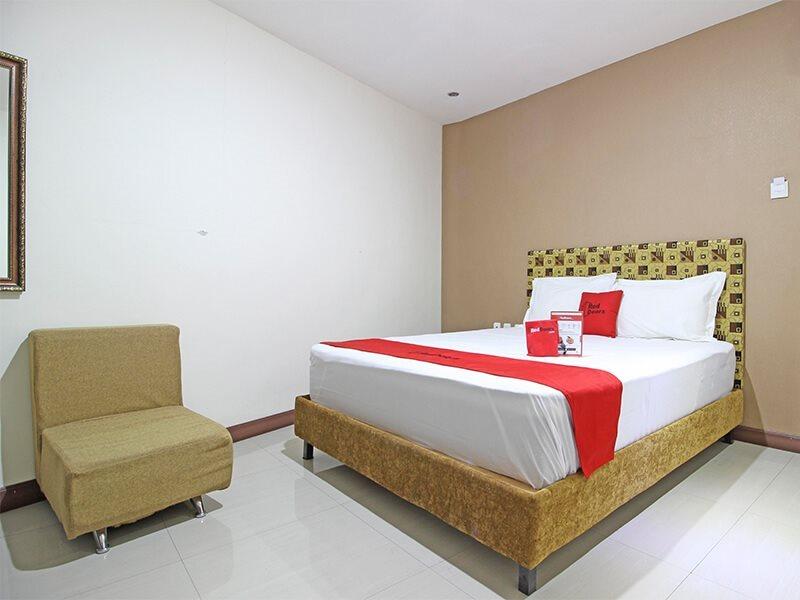 Reddoorz Near Uns Solo Surakarta (Solo) Exterior foto