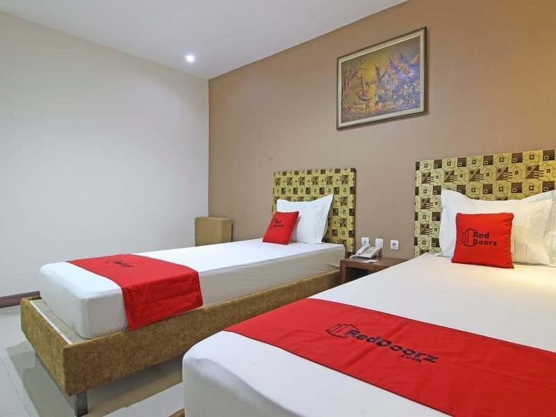 Reddoorz Near Uns Solo Surakarta (Solo) Exterior foto