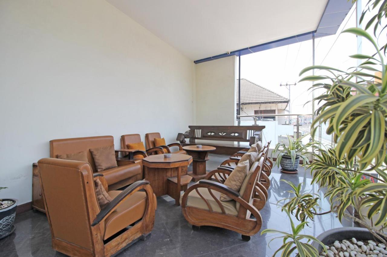 Reddoorz Near Uns Solo Surakarta (Solo) Exterior foto