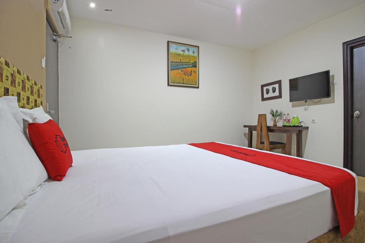 Reddoorz Near Uns Solo Surakarta (Solo) Exterior foto