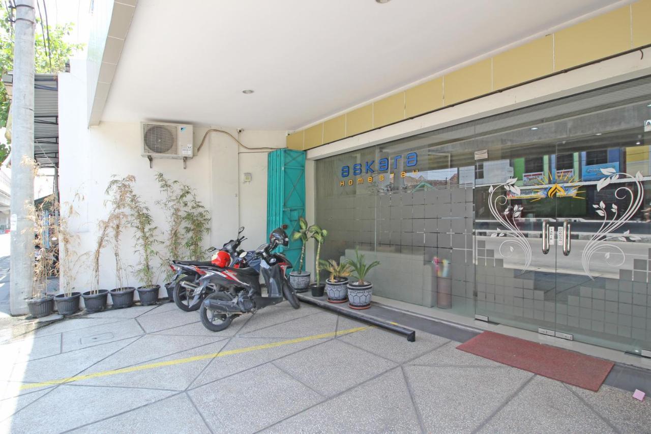 Reddoorz Near Uns Solo Surakarta (Solo) Exterior foto