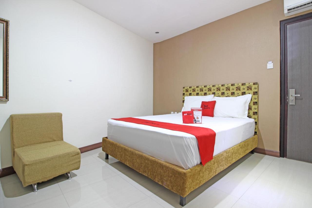 Reddoorz Near Uns Solo Surakarta (Solo) Exterior foto